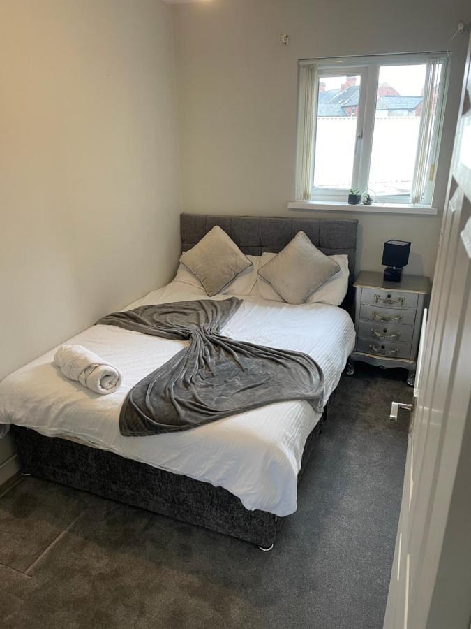 Fantastic Full 3 Bedroom Modern Apartment Белфаст Екстер'єр фото